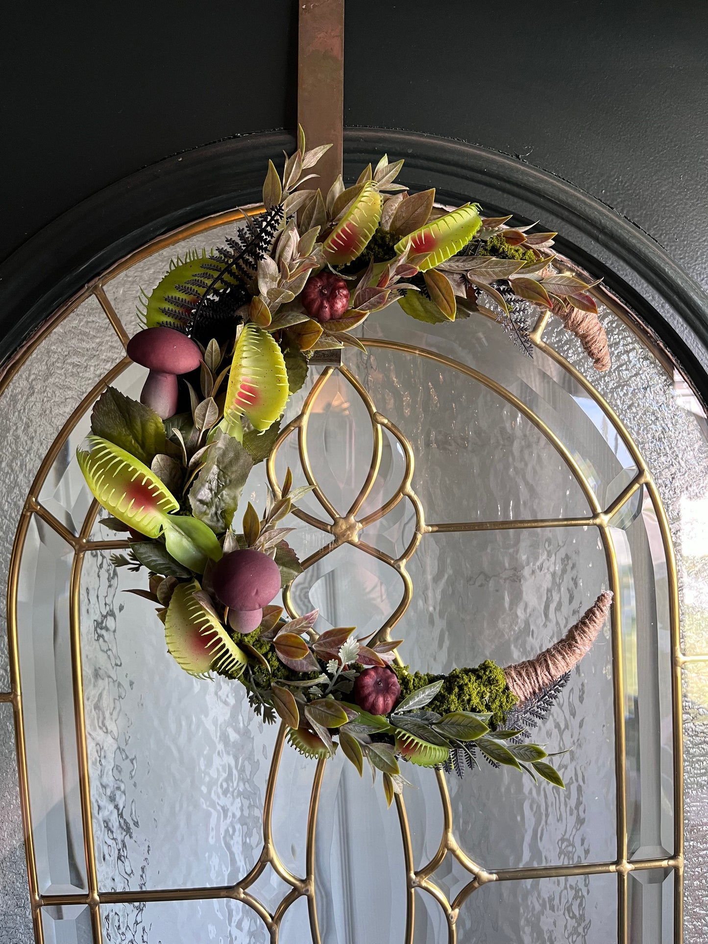 Venus Flytrap Crescent Wreath